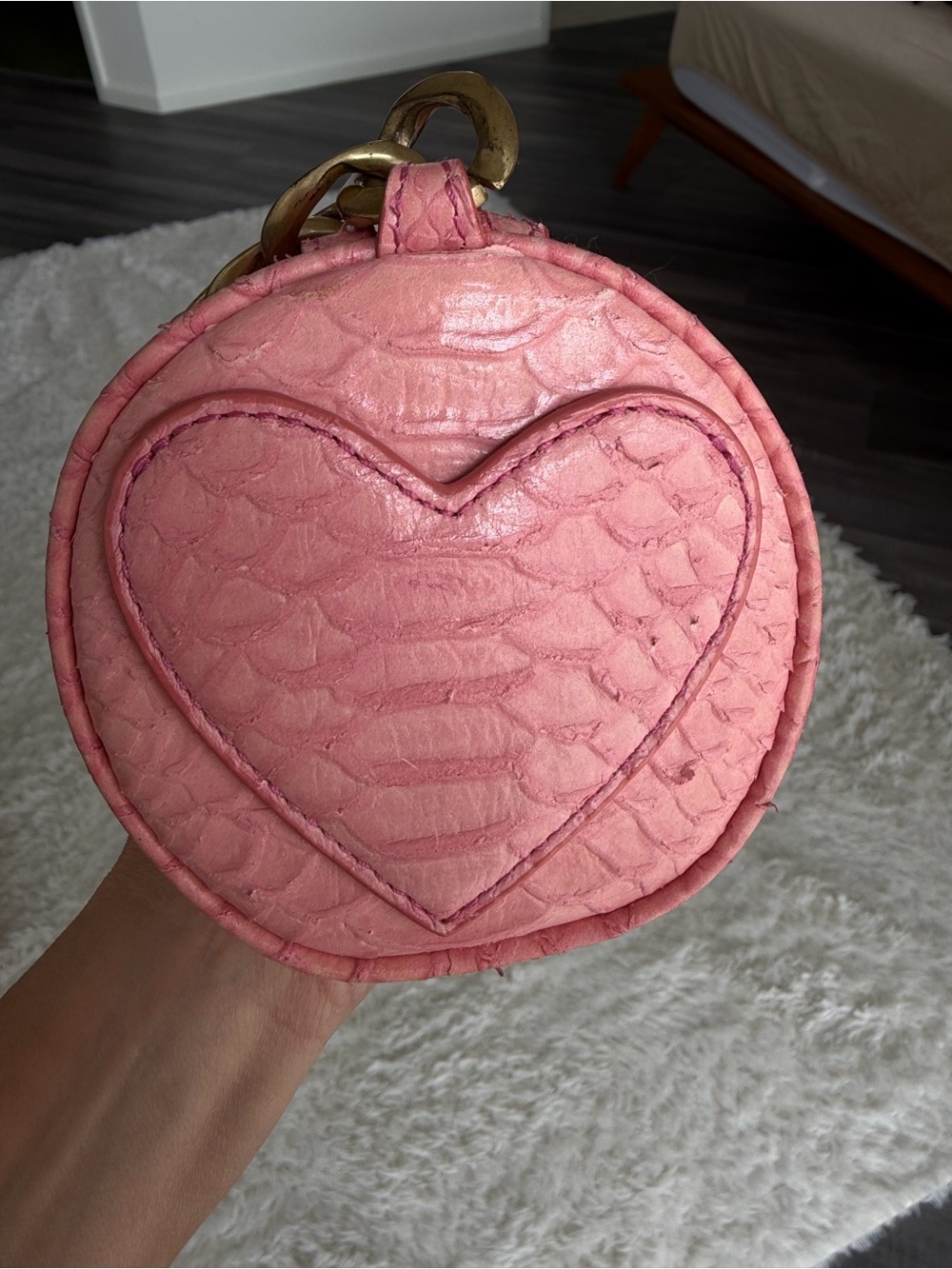 Juicy Couture Pink Y2K Vintage barrel bag with Gold Hardware. Collectible. Rare - Picture 8 of 15